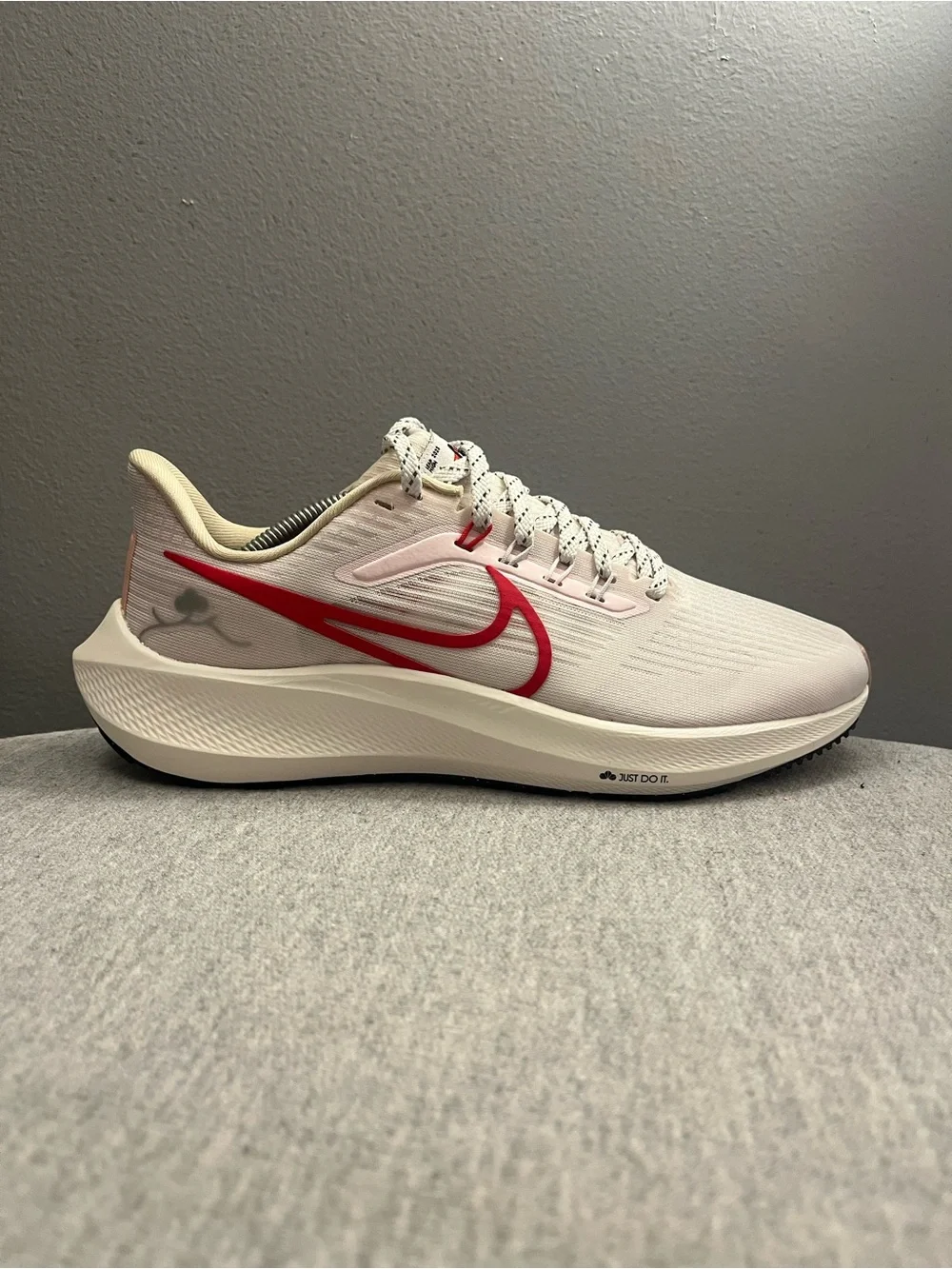 Nike Air Zoom Pegasus 39 Sail University Red Women's Shoe Size 8.5 FD4344-161 - Picture 2 of 11